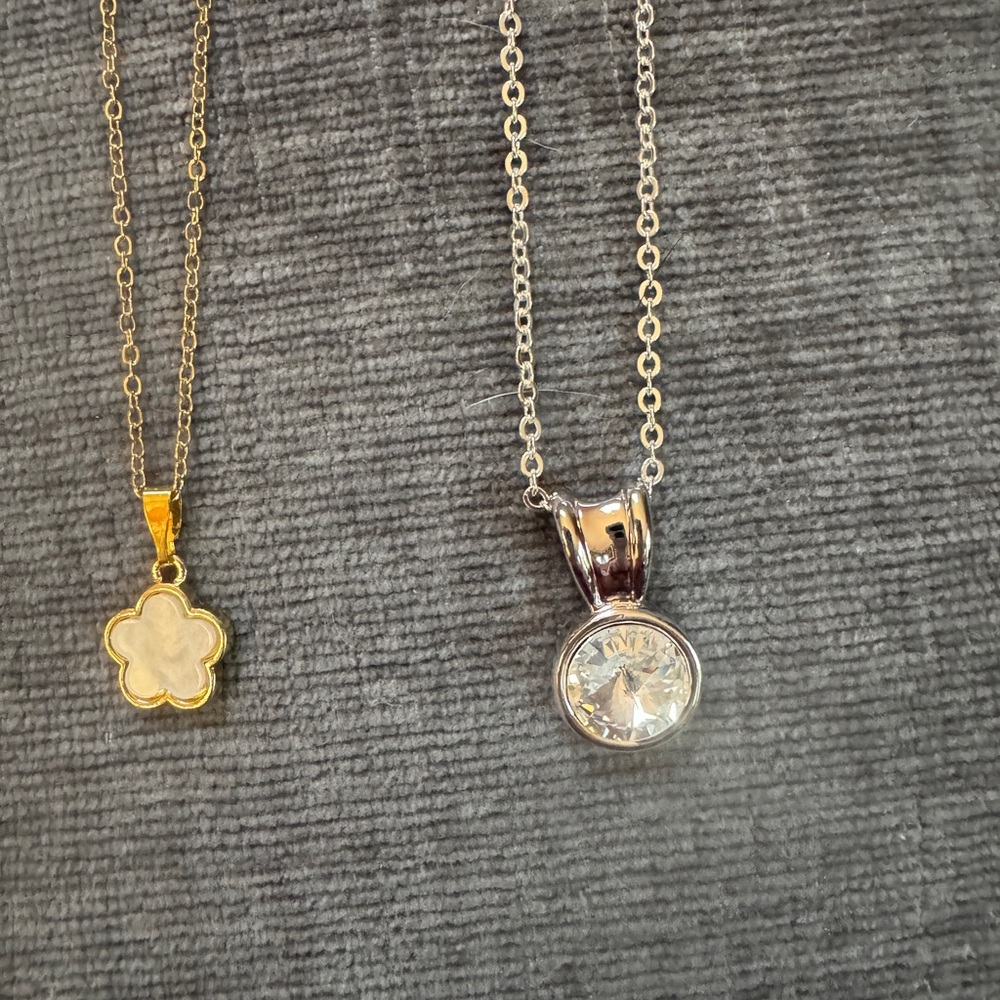 NEW Elegant Gold & Silver Pendant Necklaces.  16 in each w extensions. BEAUTIFUL - Picture 4 of 5